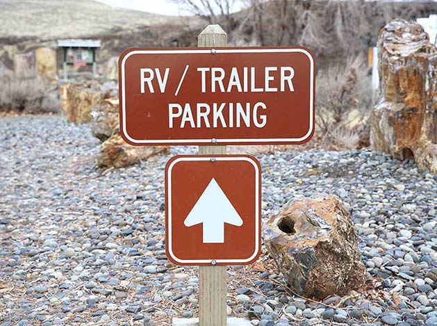image of RV Trailer parking sign